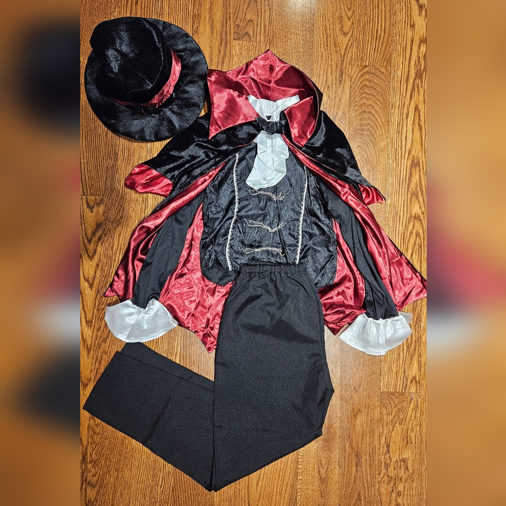 Chasing Fireflies RH Smith & Sons Batty Vampire costume - new!